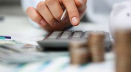 Минтруд разъяснил особенности оплаты труда в нерабочие дни с 4 по 7 мая