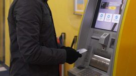 В «Тинькофф» опровергли информацию о невозможности снять валюту в банкоматах