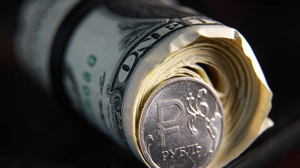 Экономист объяснил причину принятия указа об ограничении вывоза валюты
