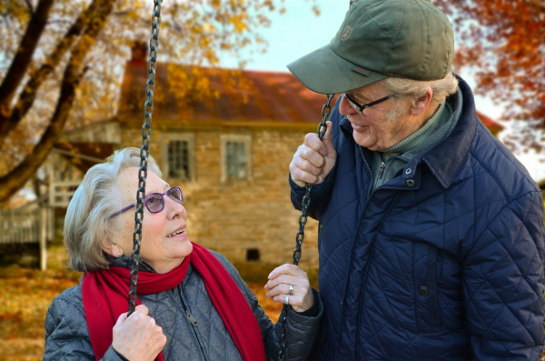 Выплаты юбилярам за 50 лет и более супружеской жизни: кому, сколько, когда и как оформить