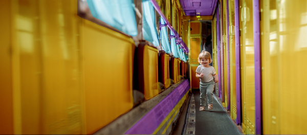 Семьи с детьми смогут путешествовать на поездах со скидкой. Сколько можно сэкономить