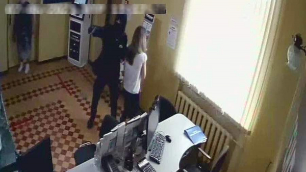 В Феодосии произошло разбойное нападение на отделение банка
