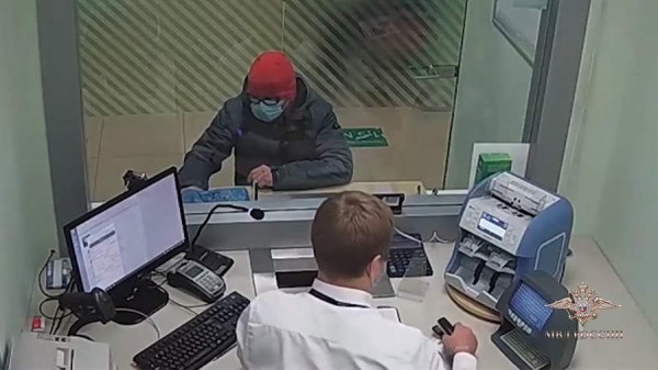 В Архангельске мужчина с муляжом взрывчатки пытался ограбить банк
