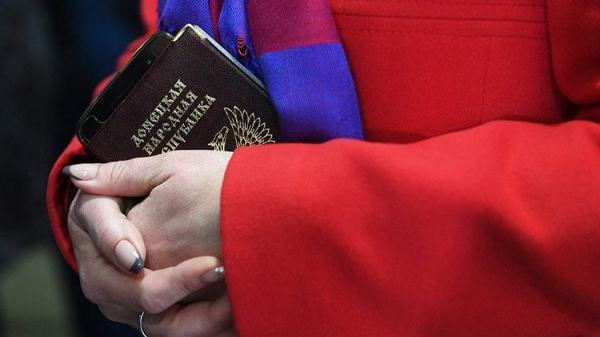 Банки России будут принимать граждан ДНР и ЛНР с просроченными паспортами
